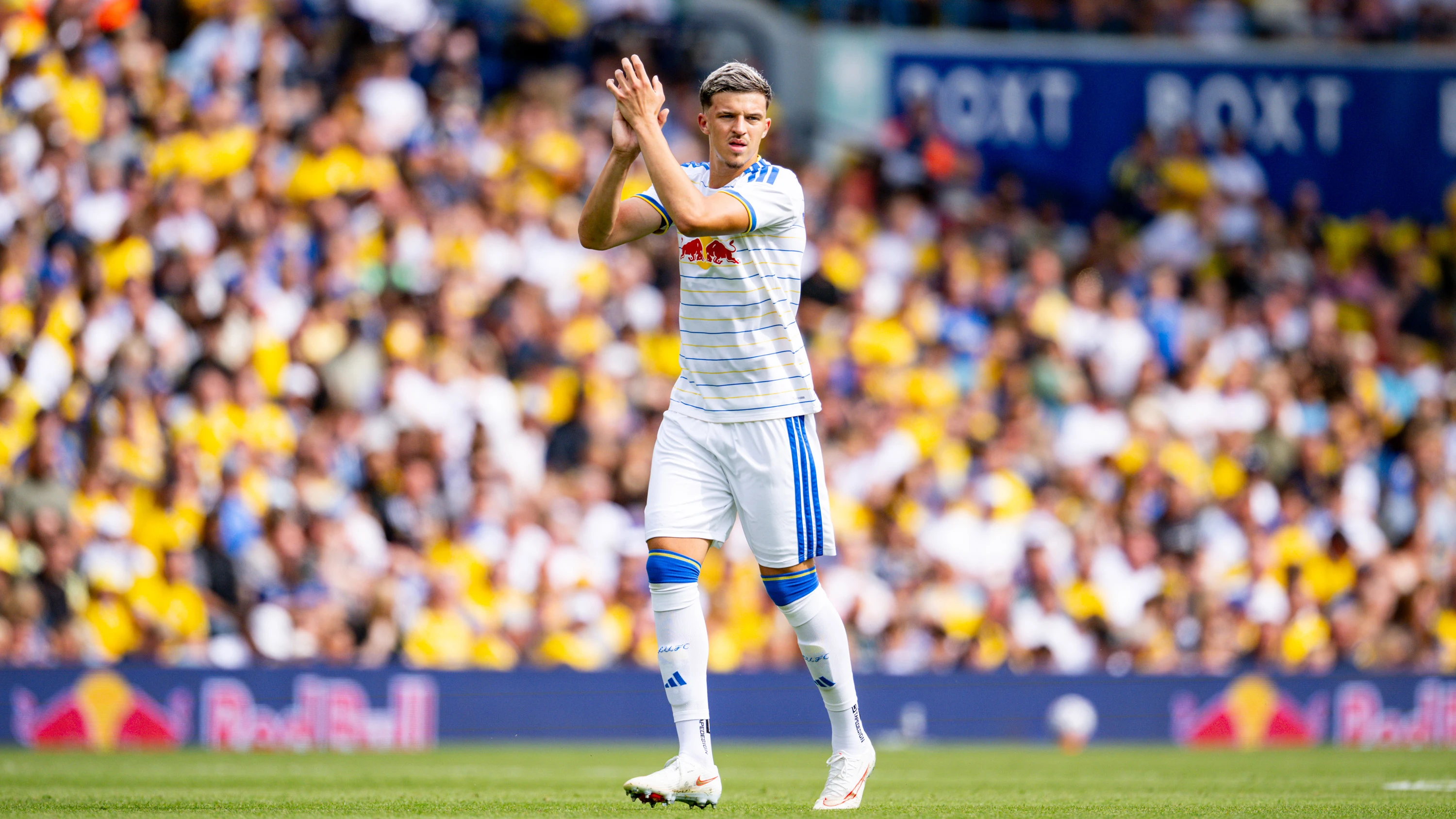 Tarik Muharemović u dresu Leeds Uniteda pred utakmicu Chelsea - Leeds
